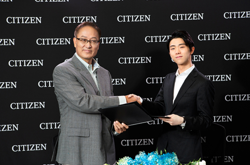Signing Yuzuru Hanyu, right, is ideal timing for Citizen ©Citizen Watches