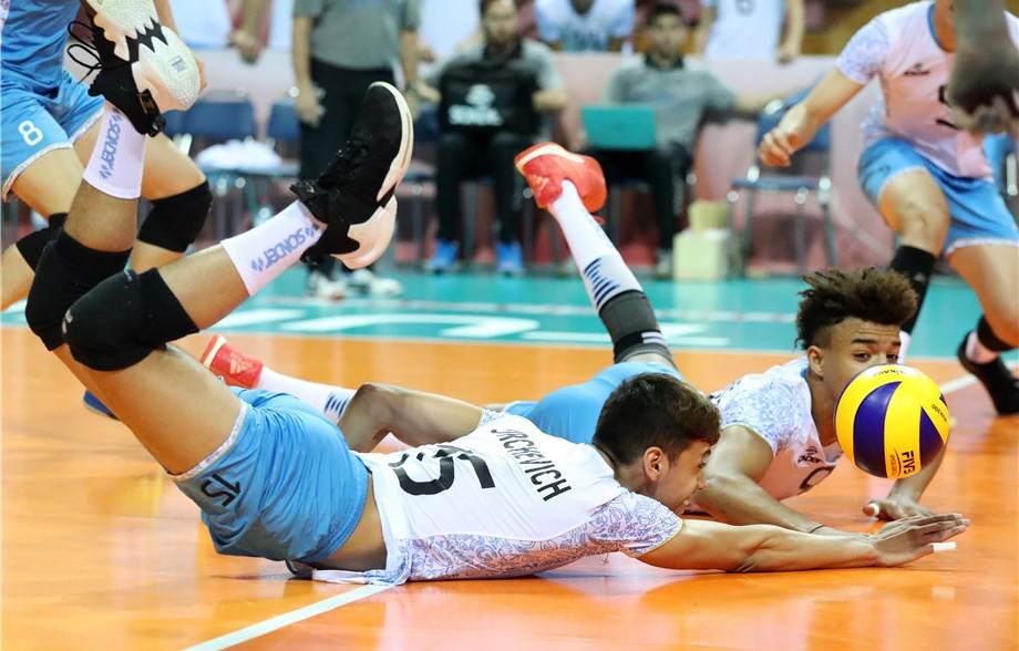 Argentina outlasted Bulgaria in a five-set clash ©FIVB