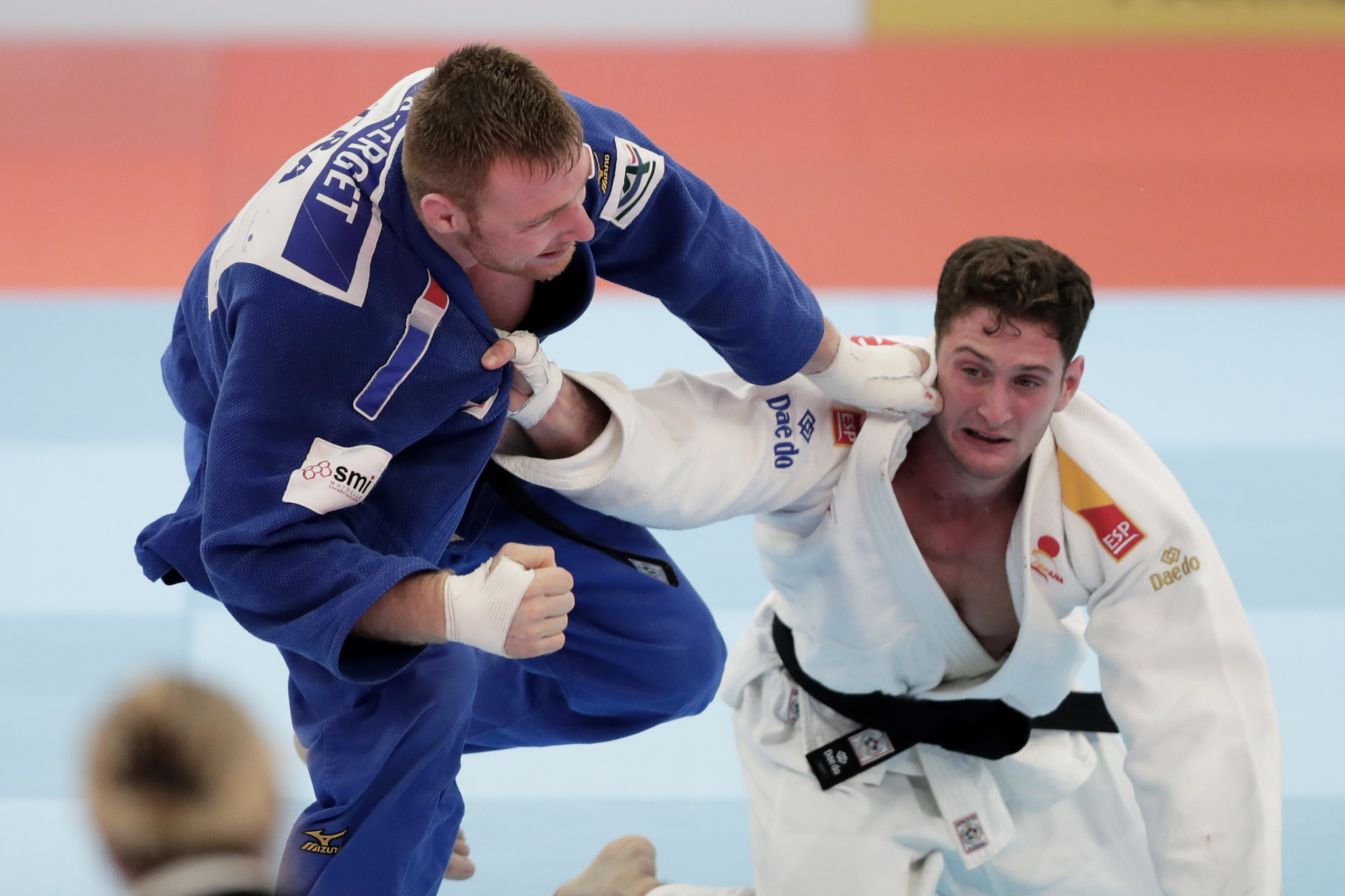 Under-90kg world champion Nikoloz Sherazadishvili, right, also suffered a third round defeat ©Getty Images