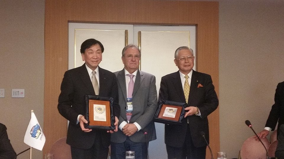 C K Wu (left) being presented by WBSC President Riccardo Fraccari during the Executive Board meeting