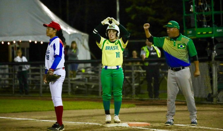 Brazil edged Cuba 6-5 in super-round action ©WBSC