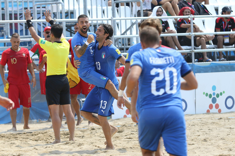Italy celebrate their beach soccer final win over Portugal at the Mediterranean Beach Games ©Patras 2019