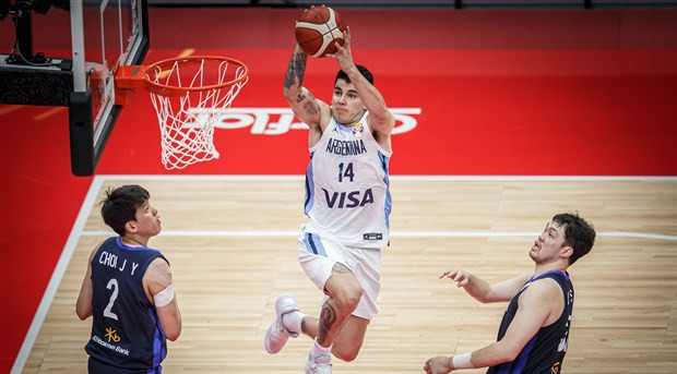 Argentina and South Korea in action in Wuhan at the FIBA World Cup that begun this weekend ©FIBA