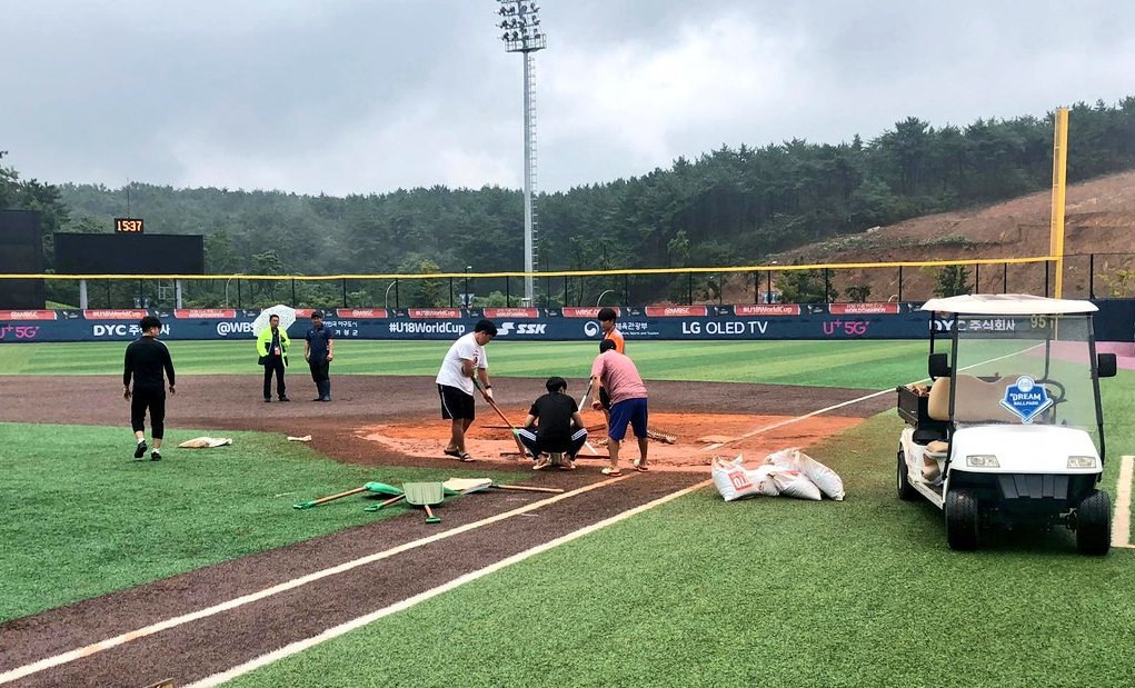 Rain played havoc with the schedule in South Korea ©WBSC