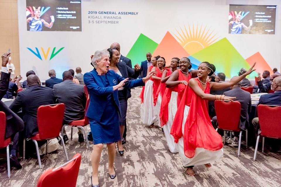 Dame Louise could also not resist joining in ©Rwanda CGA
