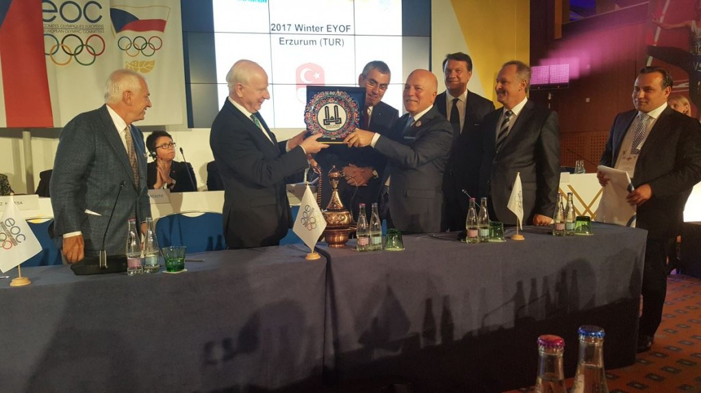 European Olympic Committees President Patrick Hickey received a gift from Mehmet Sekmen, Mayor of Erzurum, after it was agreed the Turkish city should host the 2017 Winter EYOF