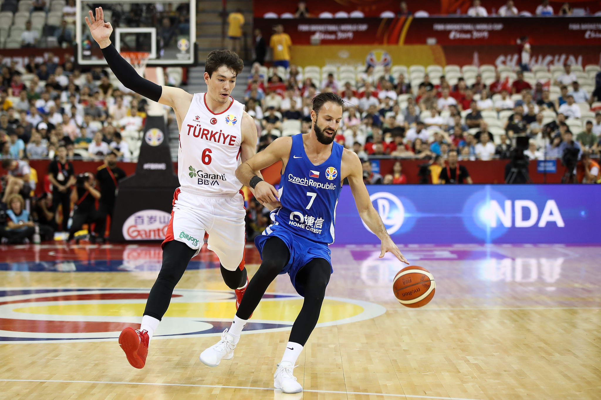 Czech Republic upset Turkey to advance at FIBA World Cup
