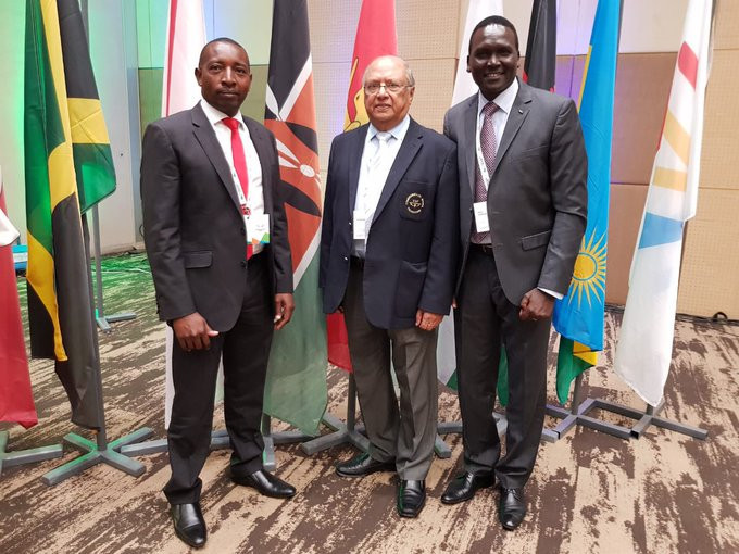 IOC member and chair of the National Olympic Committee of Kenya, Paul Tergat, right, was among those who attended the CGF General Assembly ©Twitter