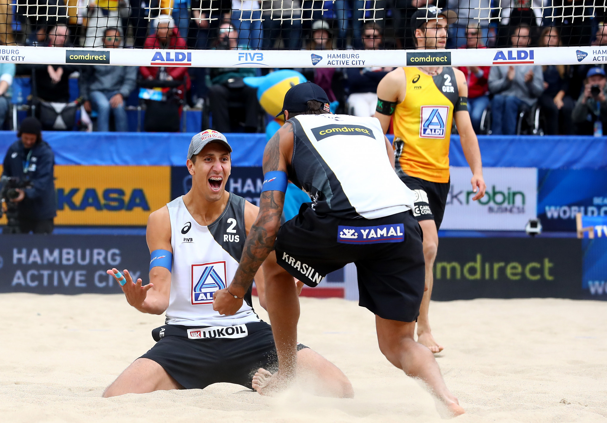 Russian pair defeat favourites Mol and Sørum at FIVB Beach World Tour Finals