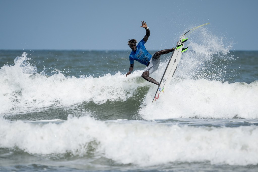 Men's action is continuing at the World Surfing Games ©ISA