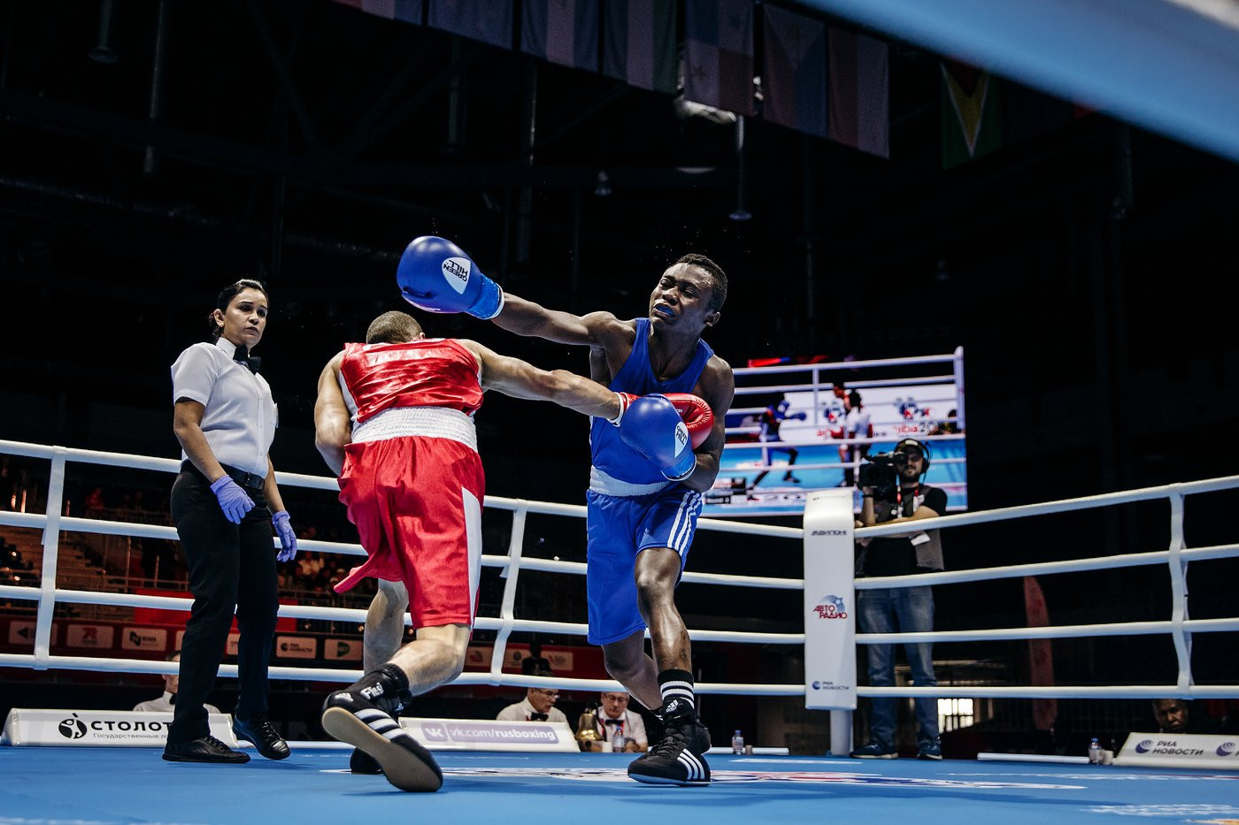 Mohamed Flissi of Algeria, in red,defeated Doudou Ilunga Kabange of the Democratic Republic of Congo in the first bout ©Yekaterinburg 2019