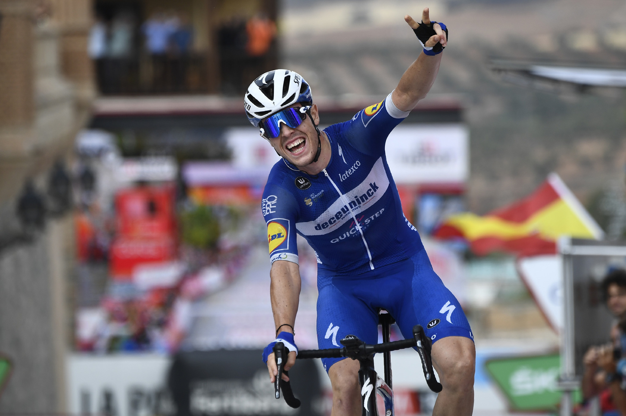 Cavagna wins controversial 19th stage at Vuelta a España