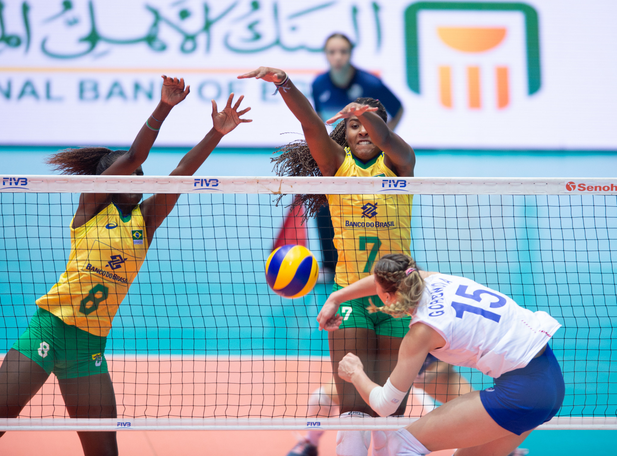 Brazil came from two sets down to beat Russia in their quarter-final ©FIVB