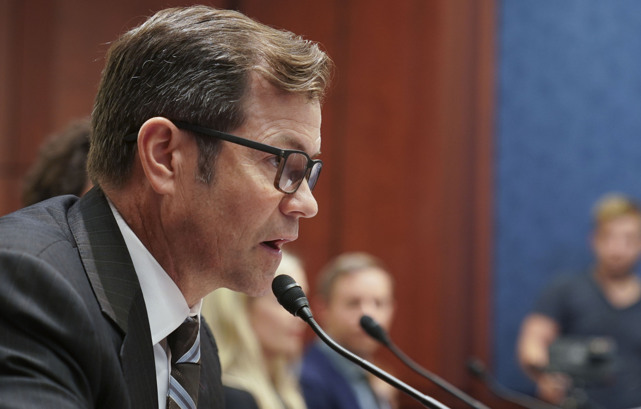 Mike Richter testifies to a Senate Committee on climate change ©Getty Images