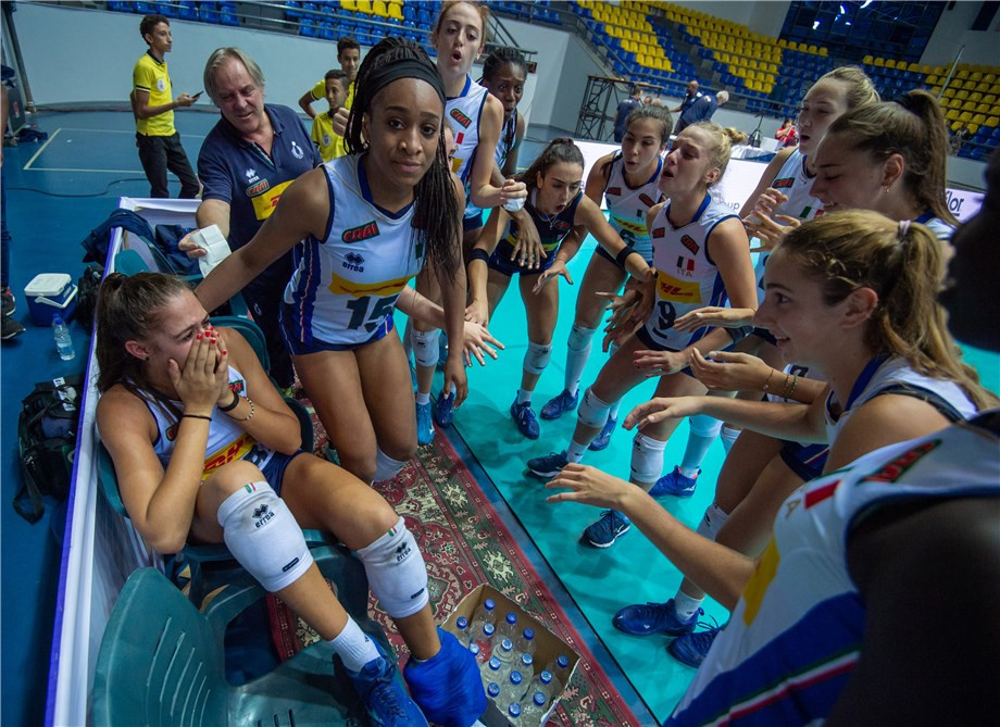 Italy celebrate a huge comeback win in their semi-final at the FIVB Grils' Under-18 World Championship in Egypt ©FIVB