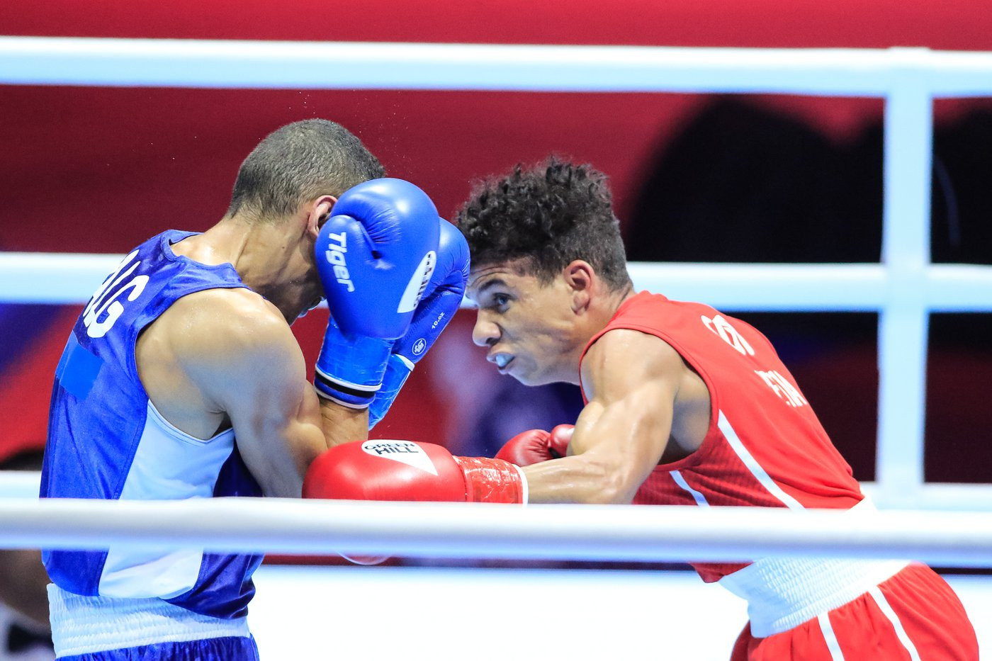 In the flyweight division, top seed and defending champion Yosvany Veitía of Cuba only just got past Mohamed Flissi of Algeria 3-2 ©Yekaterinburg 2019