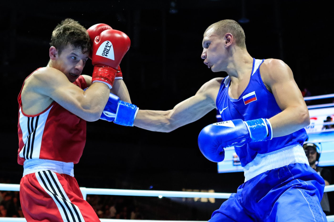 Ilia Popov was another victorious Russian boxer, unanimously defeating Alexandru Paraschiv of Moldova in the light welterweight division ©Yekaterinburg 2019