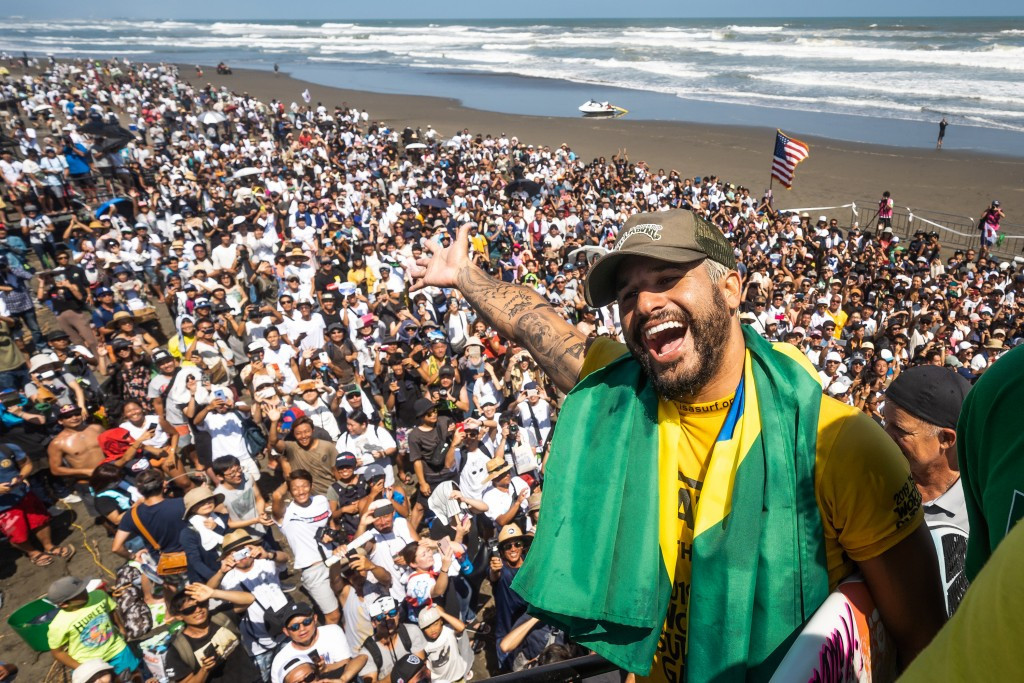 Italo Ferreira's individual gold helped Brazil earn team gold at the World Surfing Games in Miyazaki, Japan ©ISA