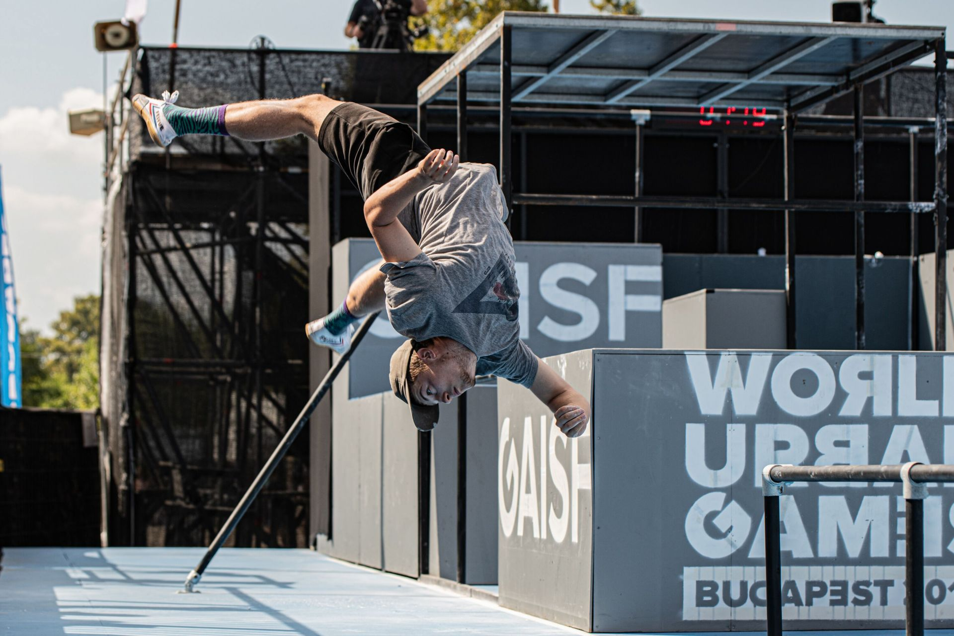Russia's Evguenii Aroian celebrated victory in the men's freestyle parkour competition ©WUG Budapest