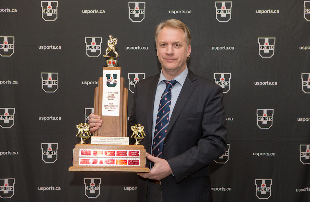 Kelly Nobes won the Father George Kehoe Memorial Award as U SPORTS coach of the year in 2017-2018 ©U SPORTS