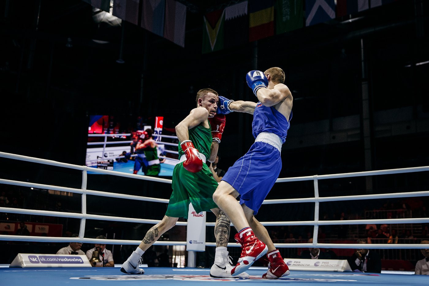 Another victory went to Russia when Ilia Popov fought Australia's Harry Garside ©Yekaterinburg 2019
