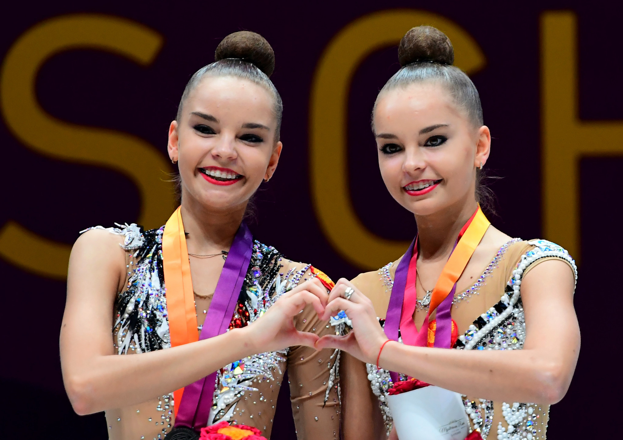 Averina twins dominate clubs qualifying at Rhythmic World Championships 
