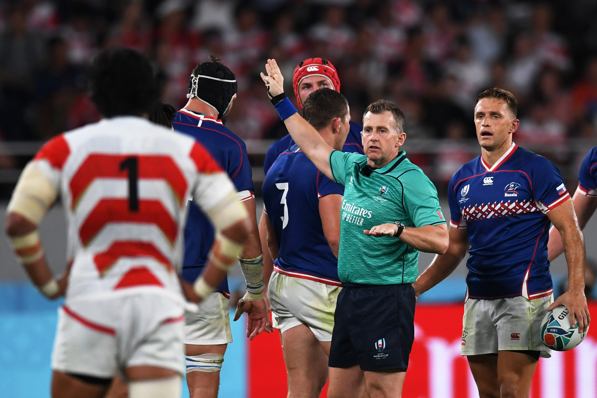 Considered the best referee in the world, Nigel Owens took charge of the opening match ©Getty Images