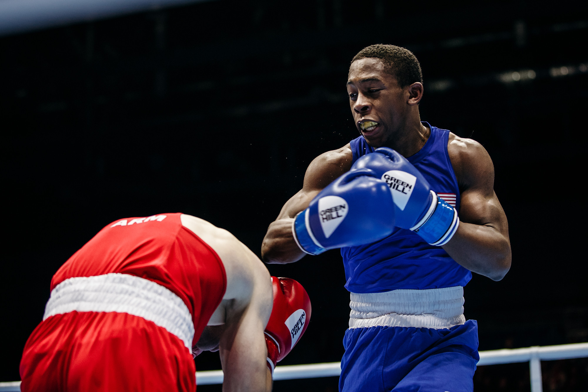 Keyshawn Davis, blue, on his way to a surprise victory ©Yekaterinburg 2019