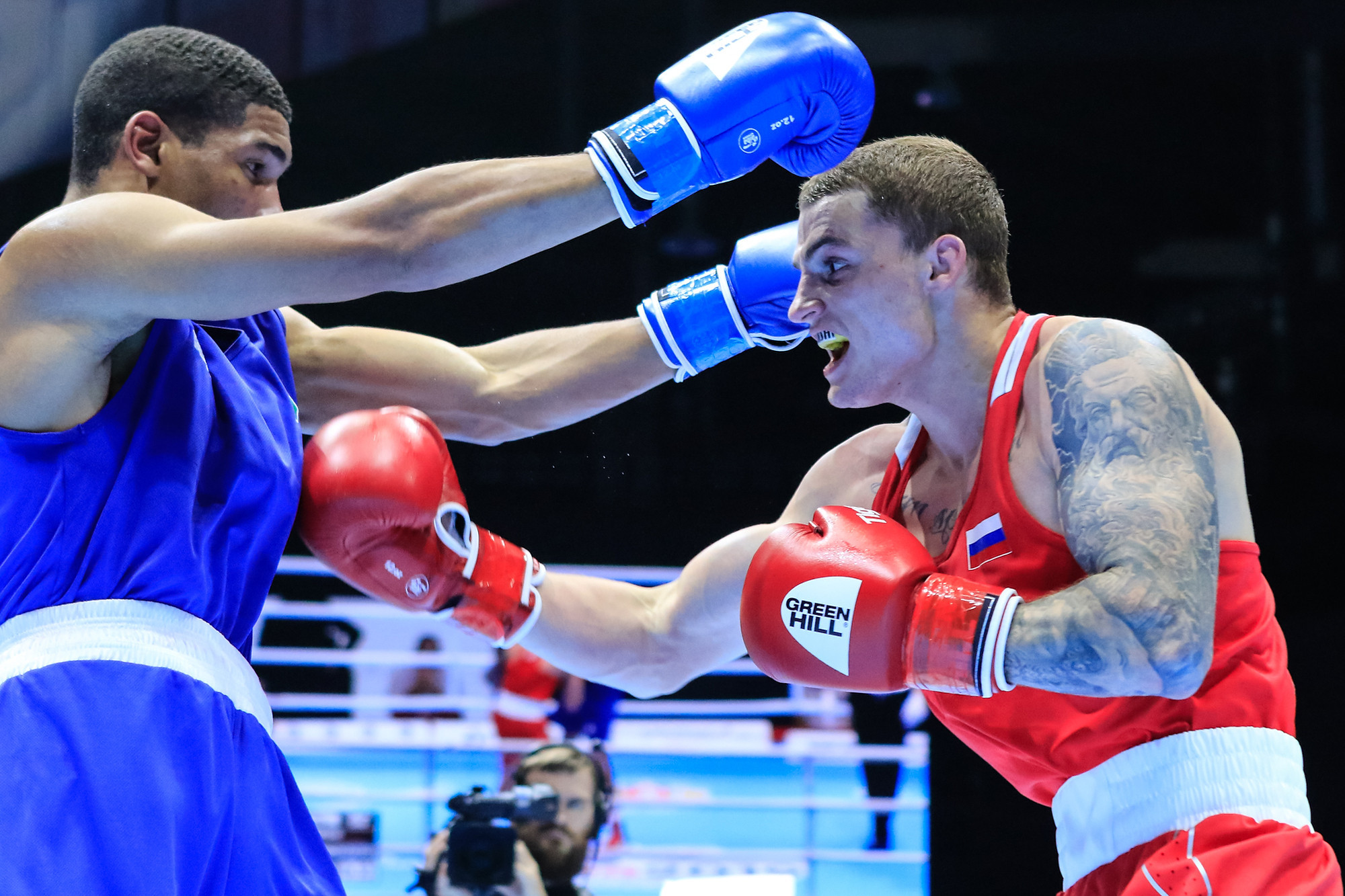 Russia's Gleb Bakshi progressed to the middleweight gold-medal bout with a victory over Hebert Conceicao Sousa of Brazil ©Yekaterinburg 2019