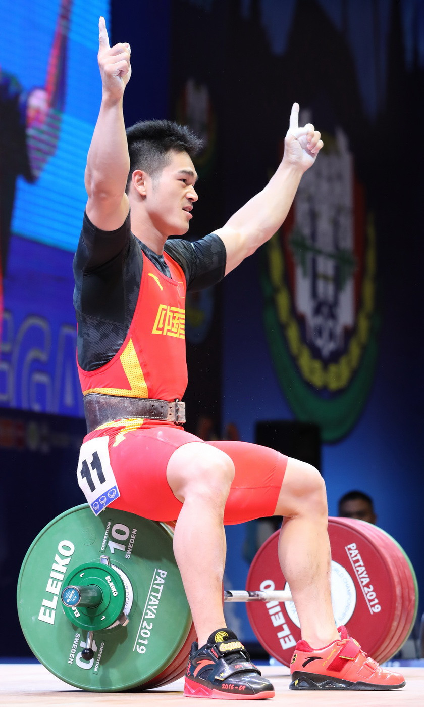 Shi broke two world records to seal a repeat of his gold medal hat-trick from the 2018 IWF World Championships ©IWF