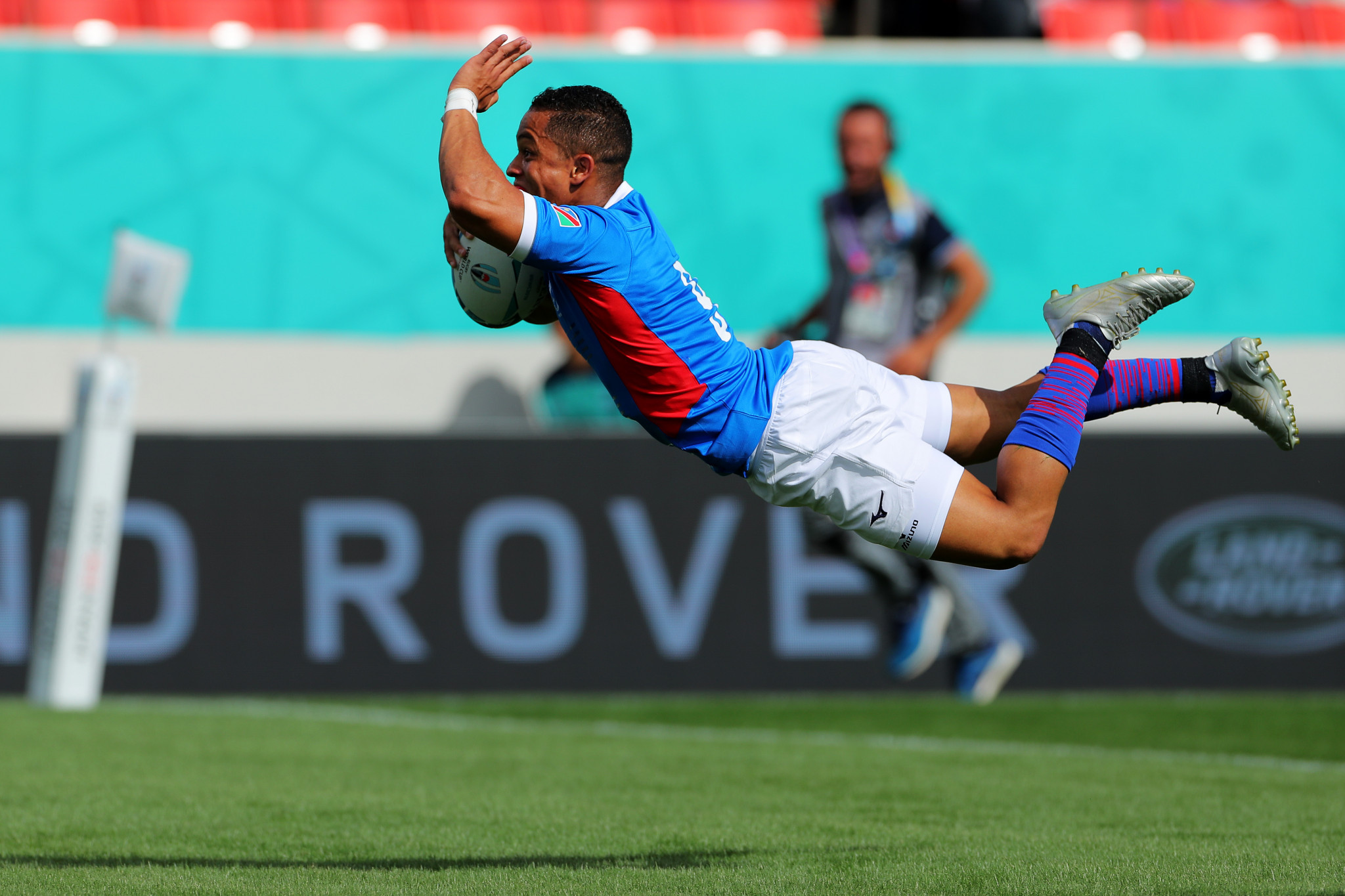 Damian Stevens dived over to give Namibia a surprise lead against Italy ©Getty Images