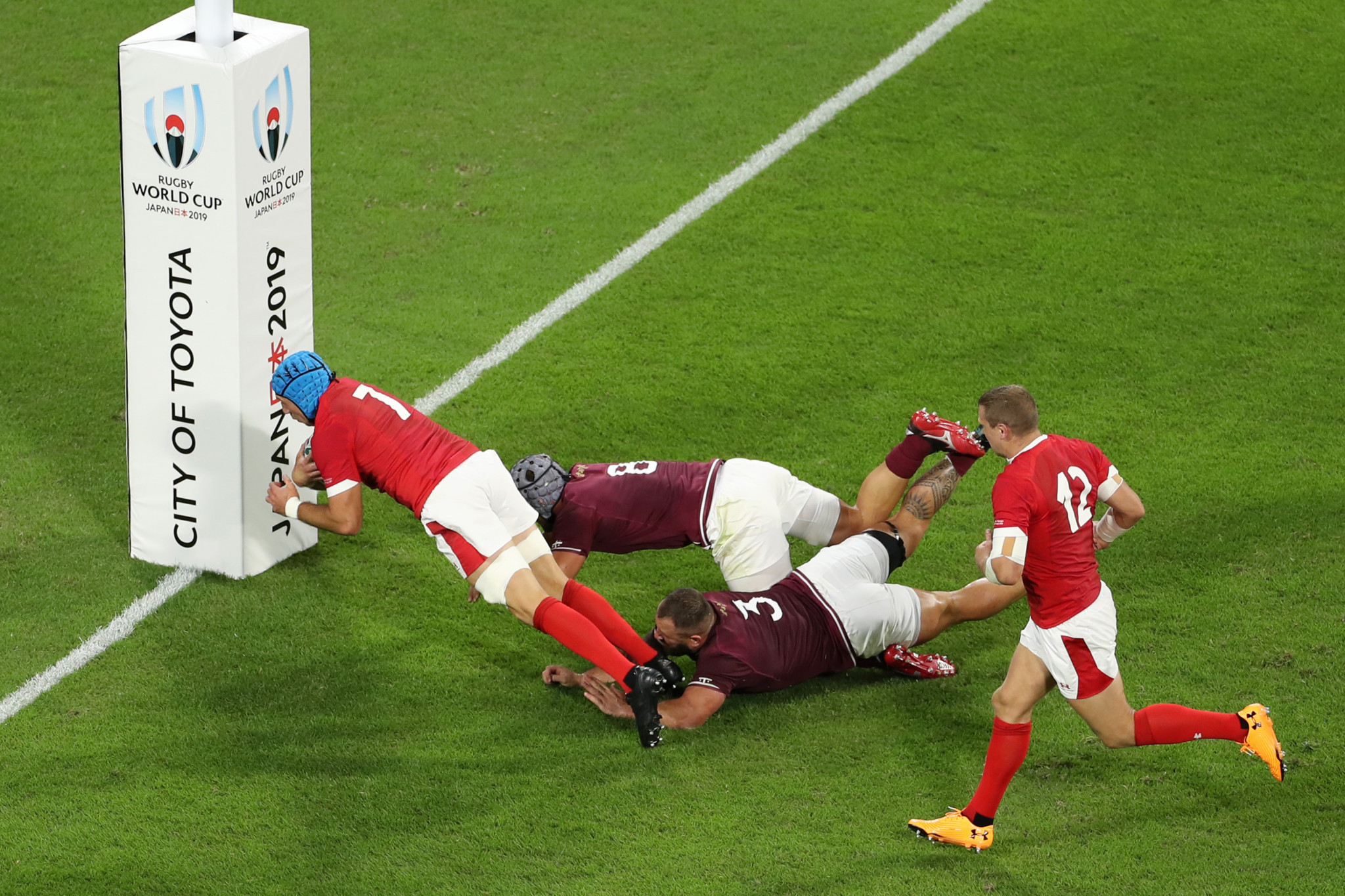 Justin Tipuric scored the second Welsh try as Georgia were swept away ©Getty Images