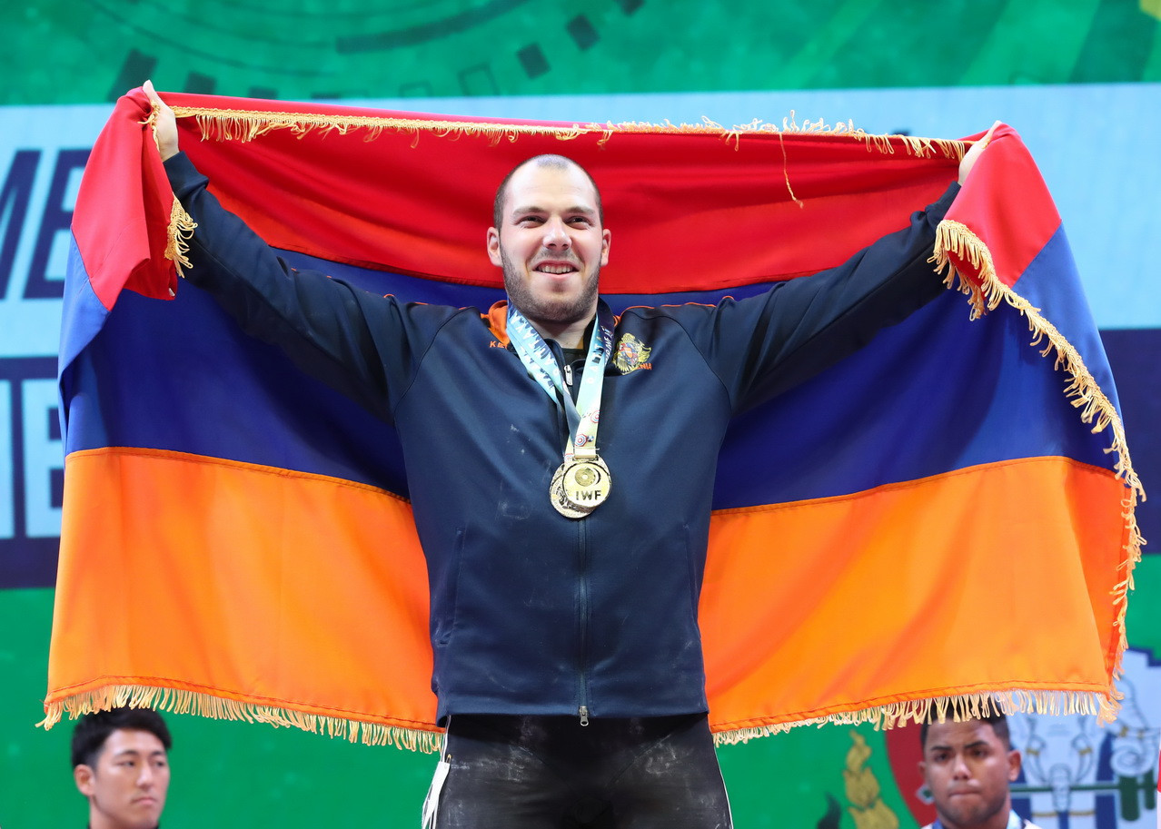 Armenia’s Hakob Mkrtchyan triumphed overall in a highly-competitive men's 89kg event ©IWF