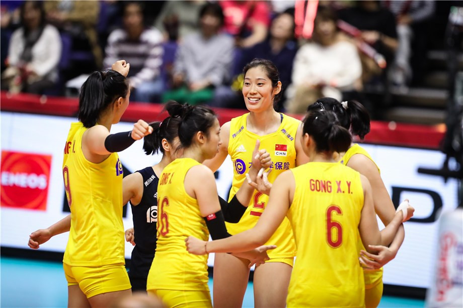China beat the United States to maintain their 100 per cent record ©FIVB