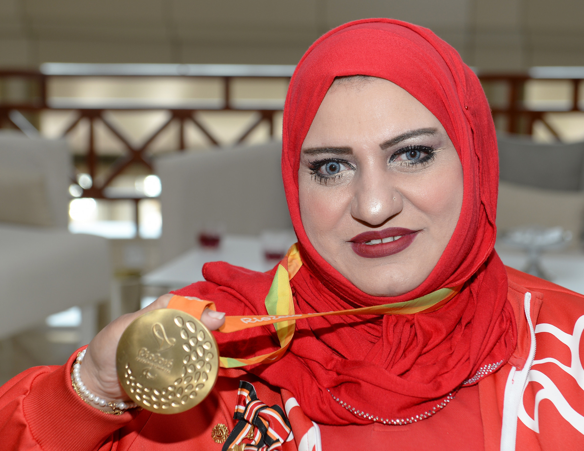 UAE Para-athlete Fatima Nizan shows off her shot put gold from Rio 2016 ©Getty Images