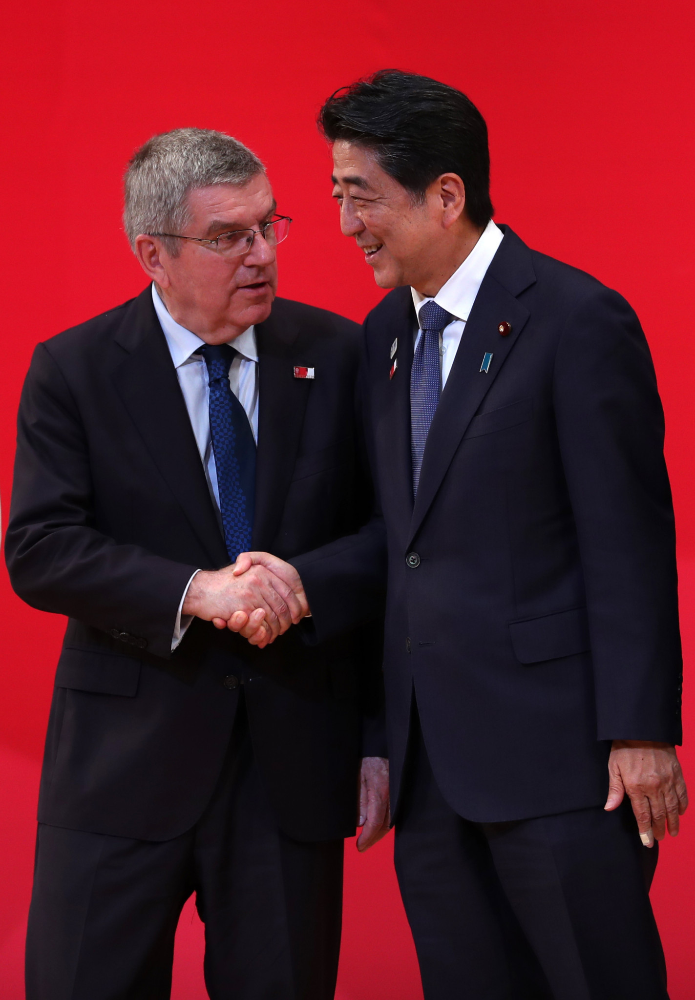 Thomas Bach, left, met with Japanese Prime Minister Shinzō Abe, right ©Getty Images