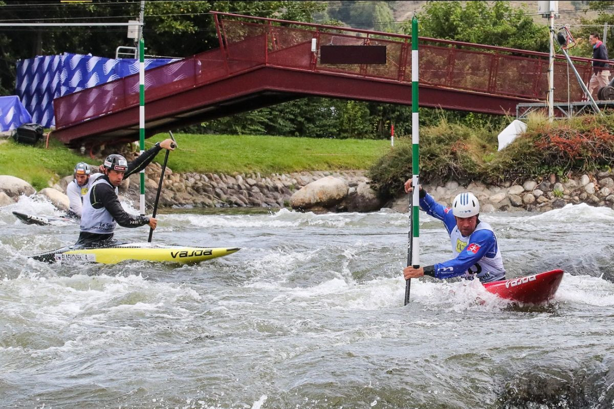 Team events headlined the first day of competition at the ICF Canoe Slalom World Championships in Spain ©ICF