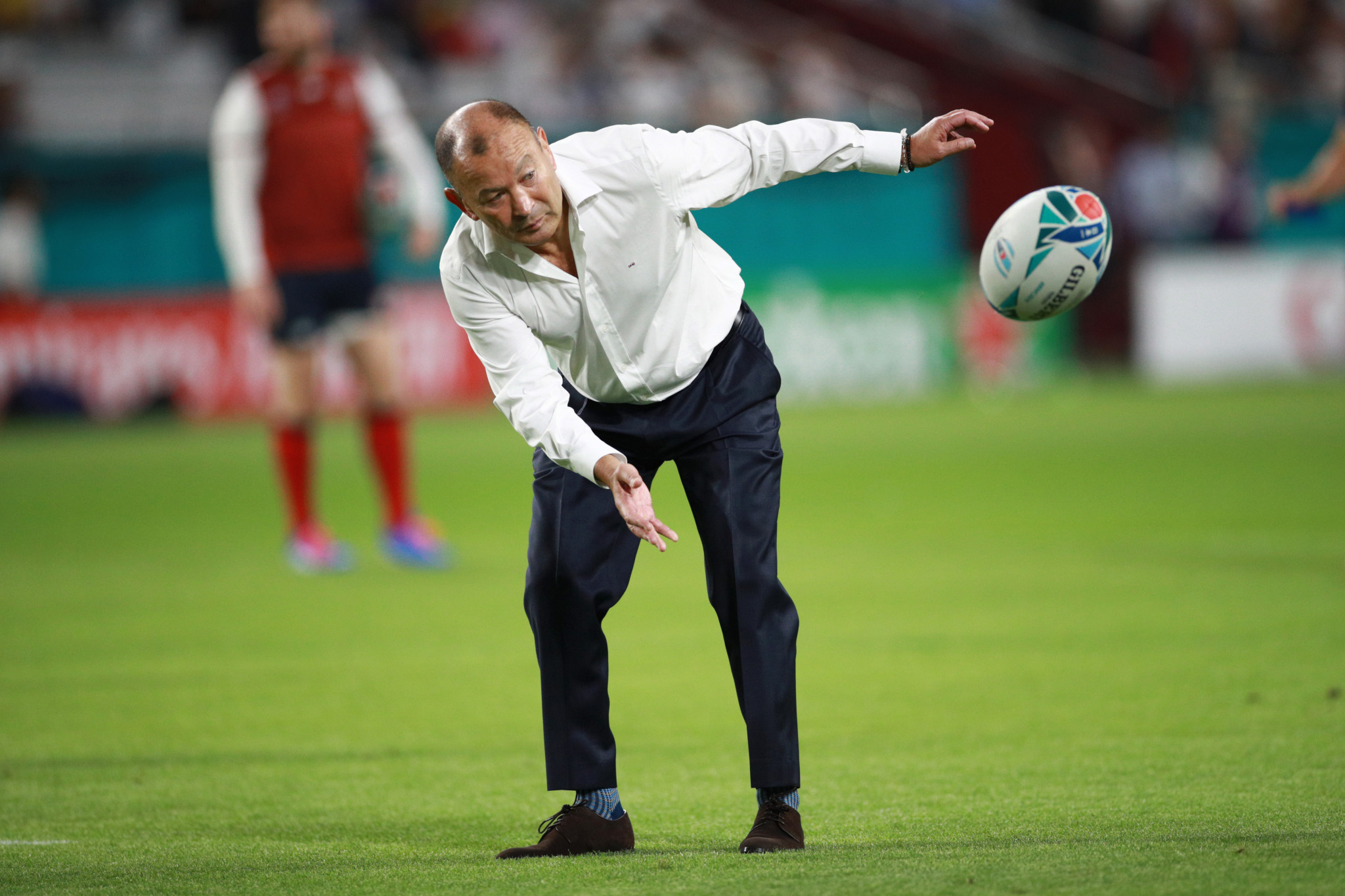 England coach Eddie Jones helps his team warm-up ©Getty Images