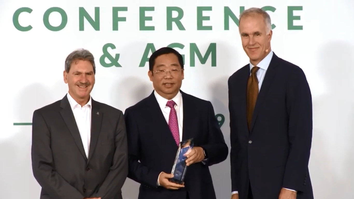 Chinese Tennis Association were presented with an award at the ITF Annual General Assembly ©ITF
