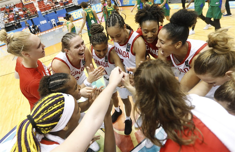 Defending champions Canada made the final again by beating Brazil ©FIBA