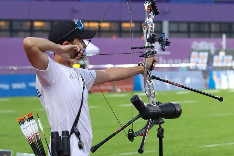 Sebastien Peineau will get the chance to defend his Shanghai crown when he takes on Dutchman Mike Schloesser in Sunday's final ©World Archery
