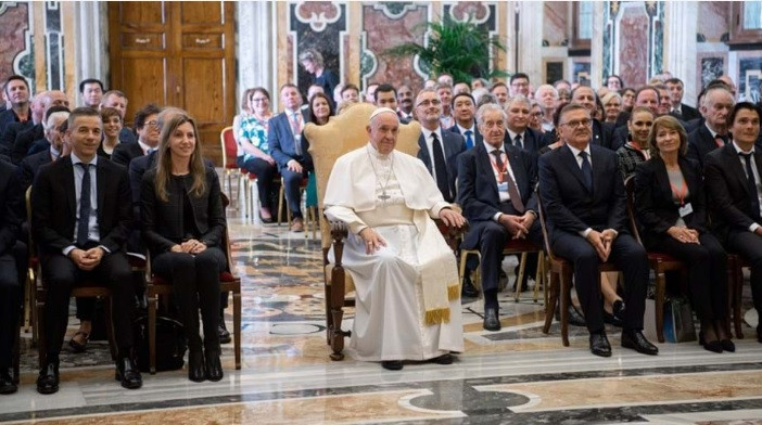 Pope Francis welcomed over 180 IIHF officials to the Vatican ©Vatican