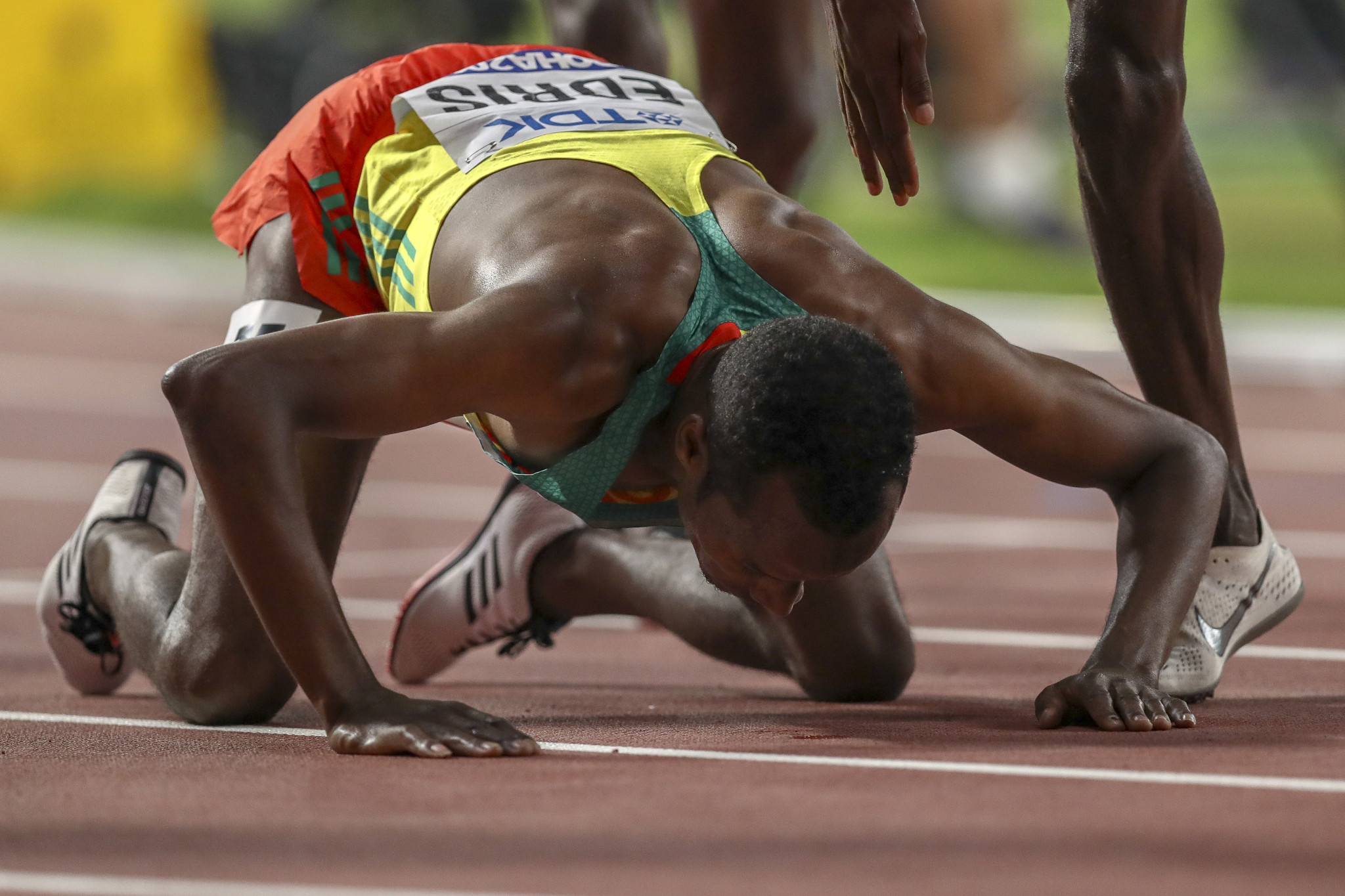 Ethiopia's Muktar Edris  withstood a challenge from a couple of teenagers to retain his 5,000m title ©Getty Images