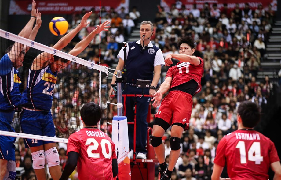 Japan started in fine style with a straight sets victory over Italy ©FIVB