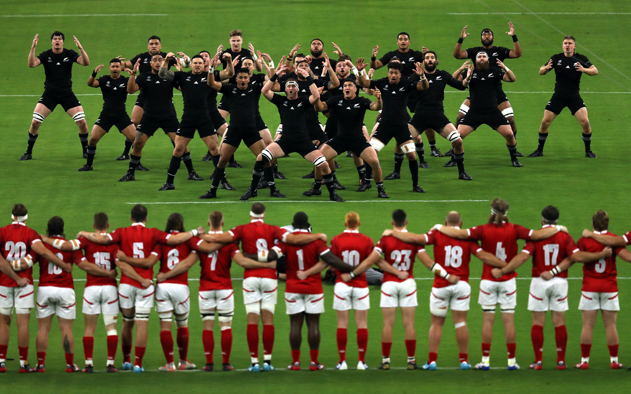 The New Zealand haka set the tone as they laid down a stern challenge to Canada ©Getty Images