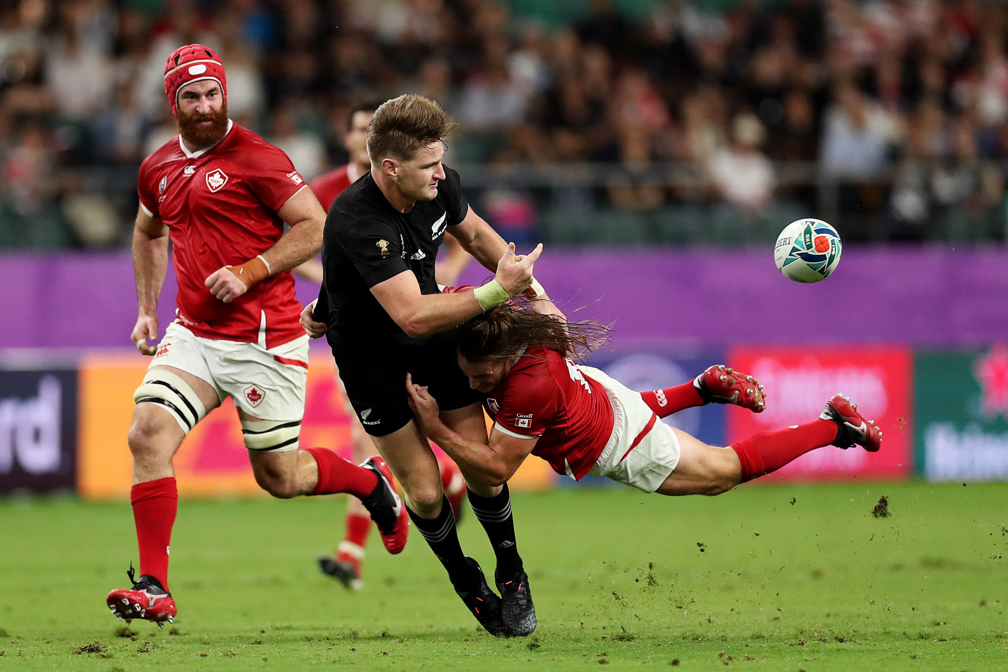 The All Blacks are simply brilliant at recycling possession, illustrated here by the always cool Jordie Barrett ©Getty Images