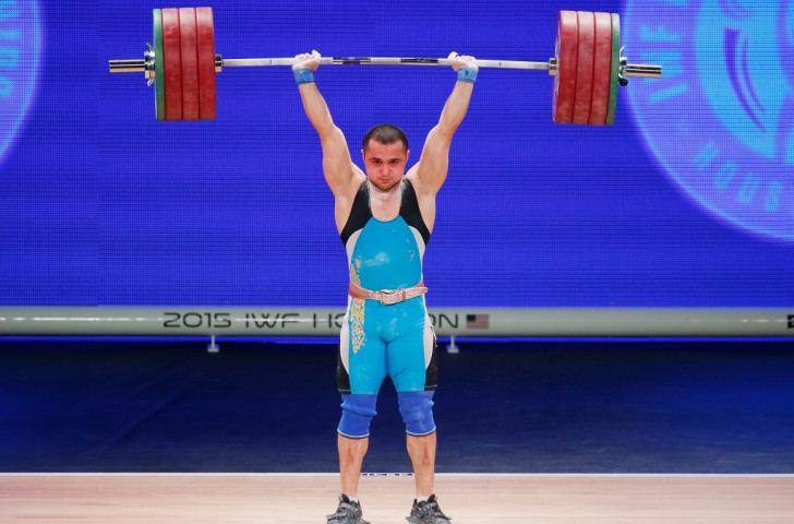 Rahimov registered 207kg in the clean and jerk, but was unable to break the world record after no lifting at 211kg ©Getty Images