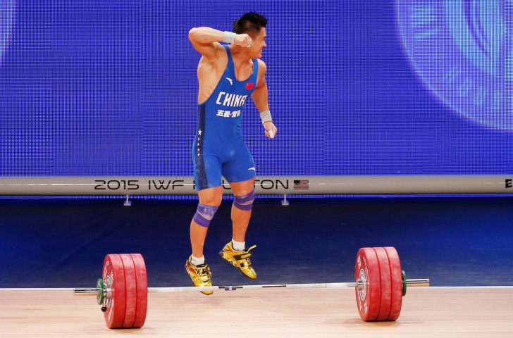Three-time overall champion Xiaojun Lü won the men's 77kg snatch but failed to lift in the clean and jerk ©Getty Images