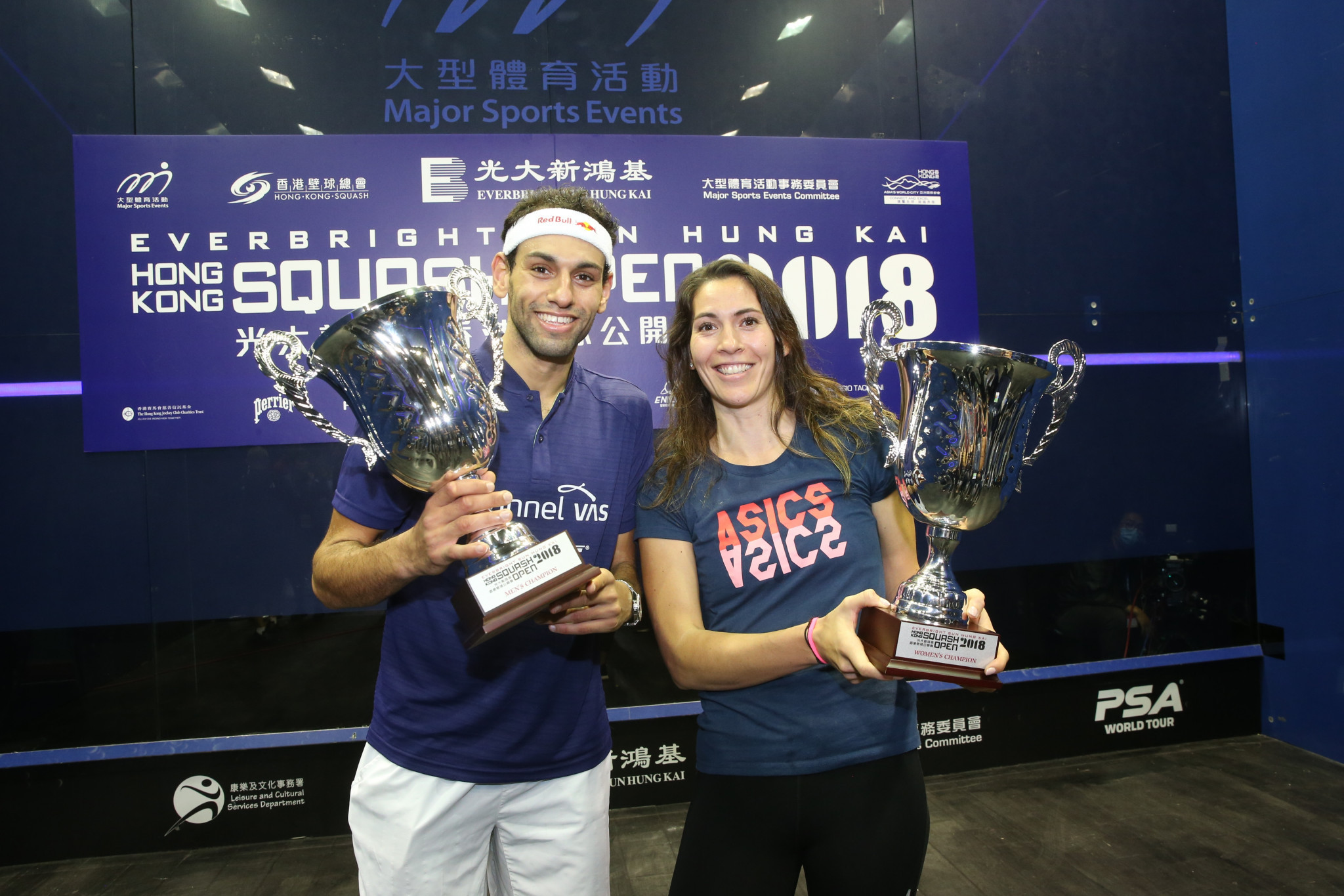 Egypt's Mohamed ElShorbagy and New Zealand's Joelle King won at last year's event ©PSA