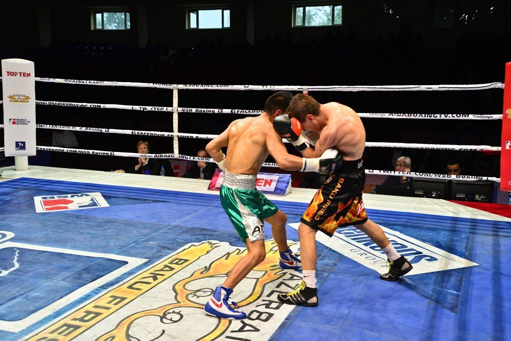 Mexico Guerreros progressed to the semi-finals of the World Series of Boxing, where they will meet the Cuba Domadores, despite a 3-2 defeat in their second leg against Azerbaijan Baku Fires 